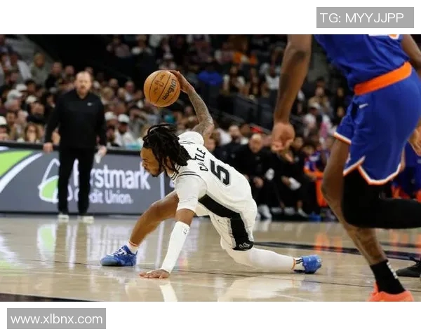 尼克斯队客场大胜马刺队，止住连败态势