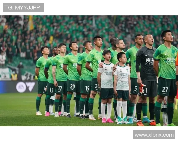 直击中超_北京国安主场胜上海申花，继续领跑积分榜，球迷热议战术和表现